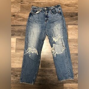 American Eagle Straight Leg Ripped Jeans Size 6 Women’s